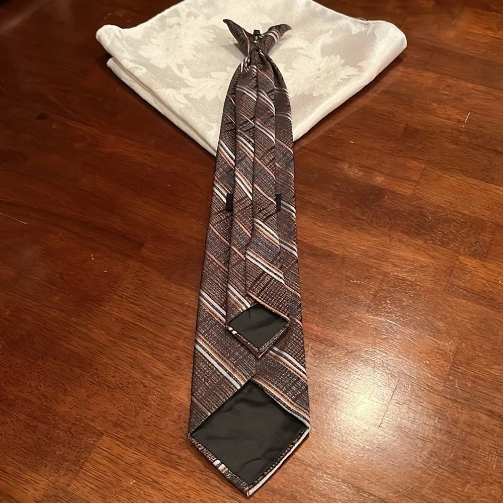 Wembley Tie - clip on great for brown green or black suit